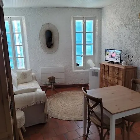 T2 Au Coeur D'Un Village Provencal 5 Mn Des Plages Apartmán *